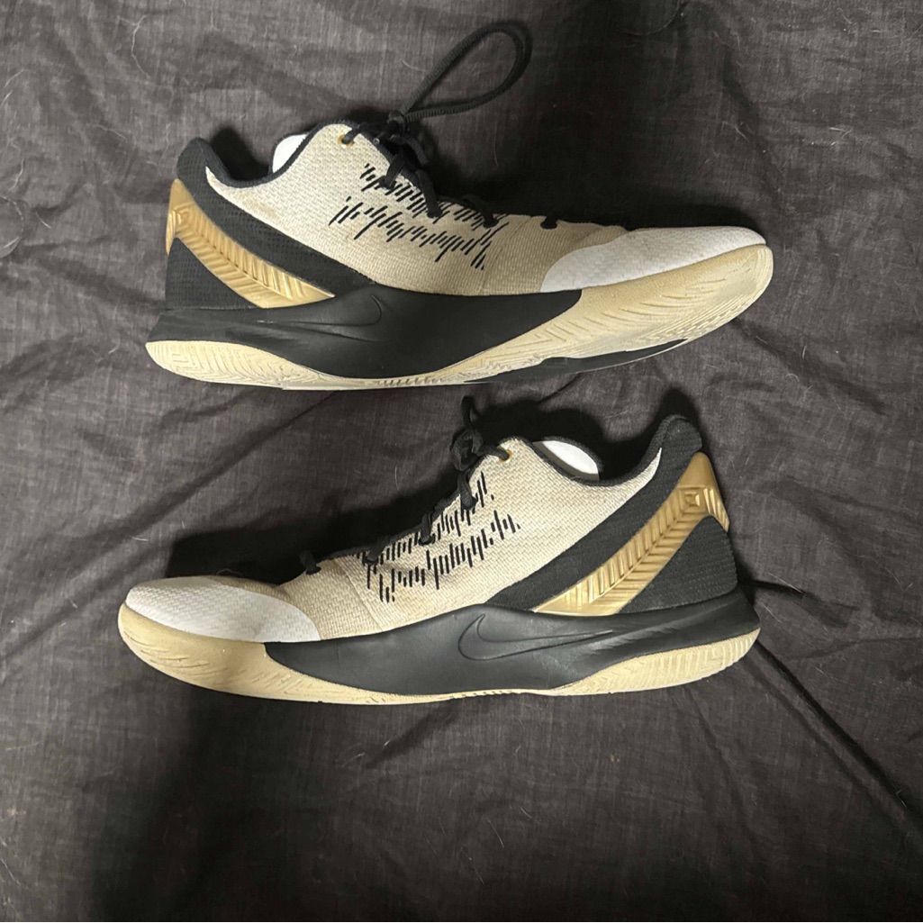 Kyrie Flytrap 2 ‘White Gold Black’